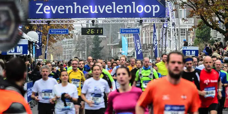 Duizenden lopers doen ieder jaar mee met de uitdagende Zevenheuvelenloop in Nijmegen Zevenheuvelenloop Nijmegen