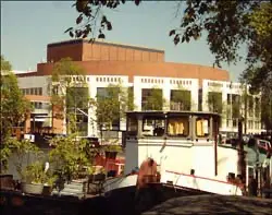 De Stopera, een van de trouwlocaties in Amsterdam De Stopera in Amsterdam, een van de trouwlocaties in de stad