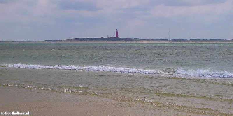Vanaf de Vliehors op Vlieland kun je Texel zien liggen Vanaf de Vliehors op Vlieland kun je Texel zien liggen