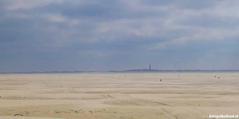 Sahara van het Noorden. De eindeloze zandbak de Vliehors op Vlieland Sahara van het Noorden. De eindeloze zandbak de Vliehors op Vlieland
