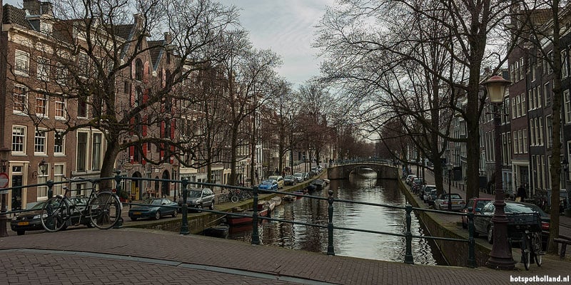 De Reguliersgracht in Amsterdam waar enkele scenes uit James Bond werden opgenomen