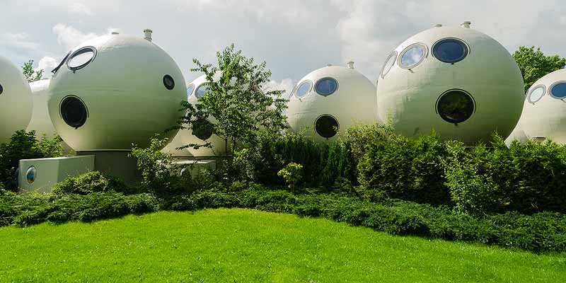 Bolwoningen Bulb houses . Living in a Globe Shaped House in Den Bosch