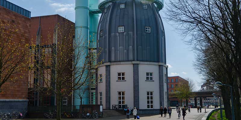 Het Bonnefantenmuseum aan de Maas in Maastricht