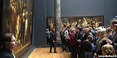 In St. Pietersberg wurde unter anderem Rembrandts berühmte Nachtwache aufbewahrt. Foto: Samstagnachmittag reges Treiben bei der Nachtwache im Rijksmuseum