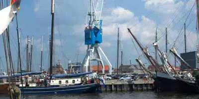 Overnachten in een havenkraan met uitzicht over de Waddenzee. Het kan in Harlingen