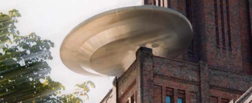 UFO in Utrecht op het hoofdkantoor van de NS Nederlandse Spoorwegen UFO in Utrecht op het dak van het hoofdkantoor van de NS Nederlandse Spoorwegen