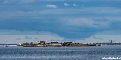 Pampus, ook te zien vanaf de dijk bij Muiden