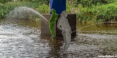 Les pisseurs d'Amsterdam in Amsterdam Zuid-Oost