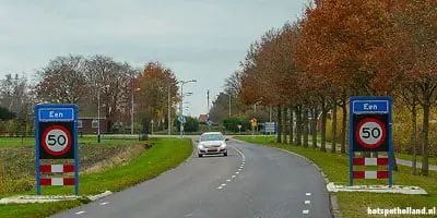 Tellen met plaatsnamen: hier het dorpje 'Een' in Drenthe dat ooit beroemd werd door een kapper met een wonder haargroeimiddel