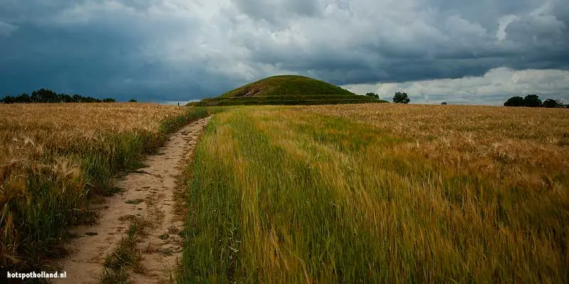 Prehistorische grafheuvels het eiland Møn in Denemarken