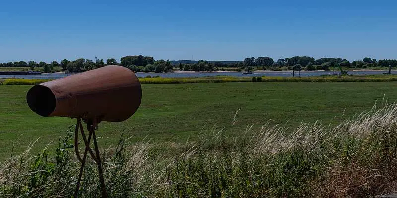 Waar komt de Rijn Nederland binnen?