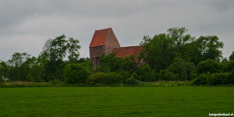 De scheve toren van Suurhusen in Oost Friesland is de scheefste toren van de wereld