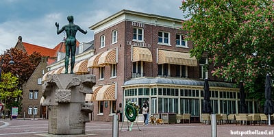 In Hotel De Wereld in Wageningen werd in 1945 geschiedenis geschreven