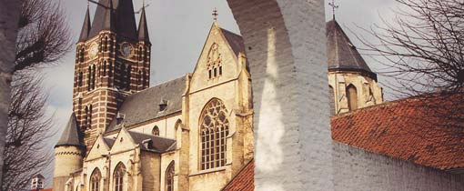 Het witte stadje Thorn, Alles is hier wit, witter, witsel-witst Thorn in Midden Limburg is het witste stadje van Nederland. Foto: De Abdijkerk van Thorn